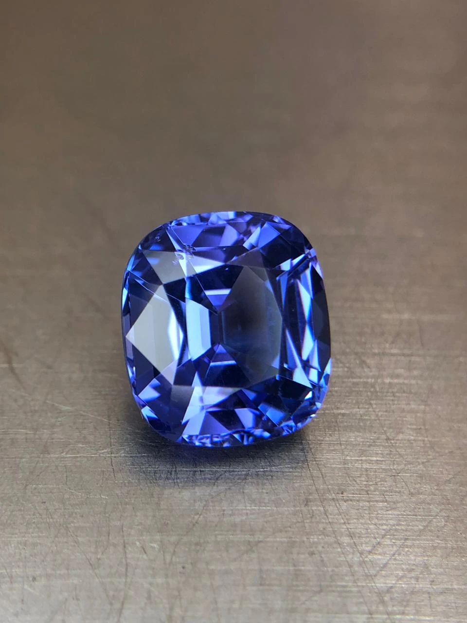 Tanzanite 5.3 carat, AA Grade in Step Cushion Cut — view 8